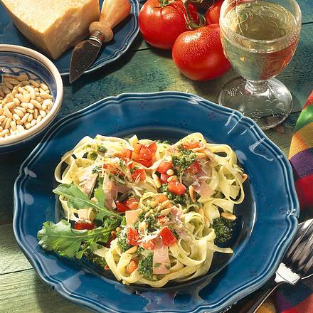 Tagliatelle mit Rauke-Pesto Rezept Tagliatelle mit Rauke-Pesto Rezept