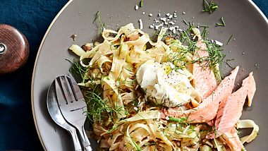 Tagliatelle mit süßem Fenchel und Forelle Rezept - Foto: House of Food / Bauer Food Experts KG