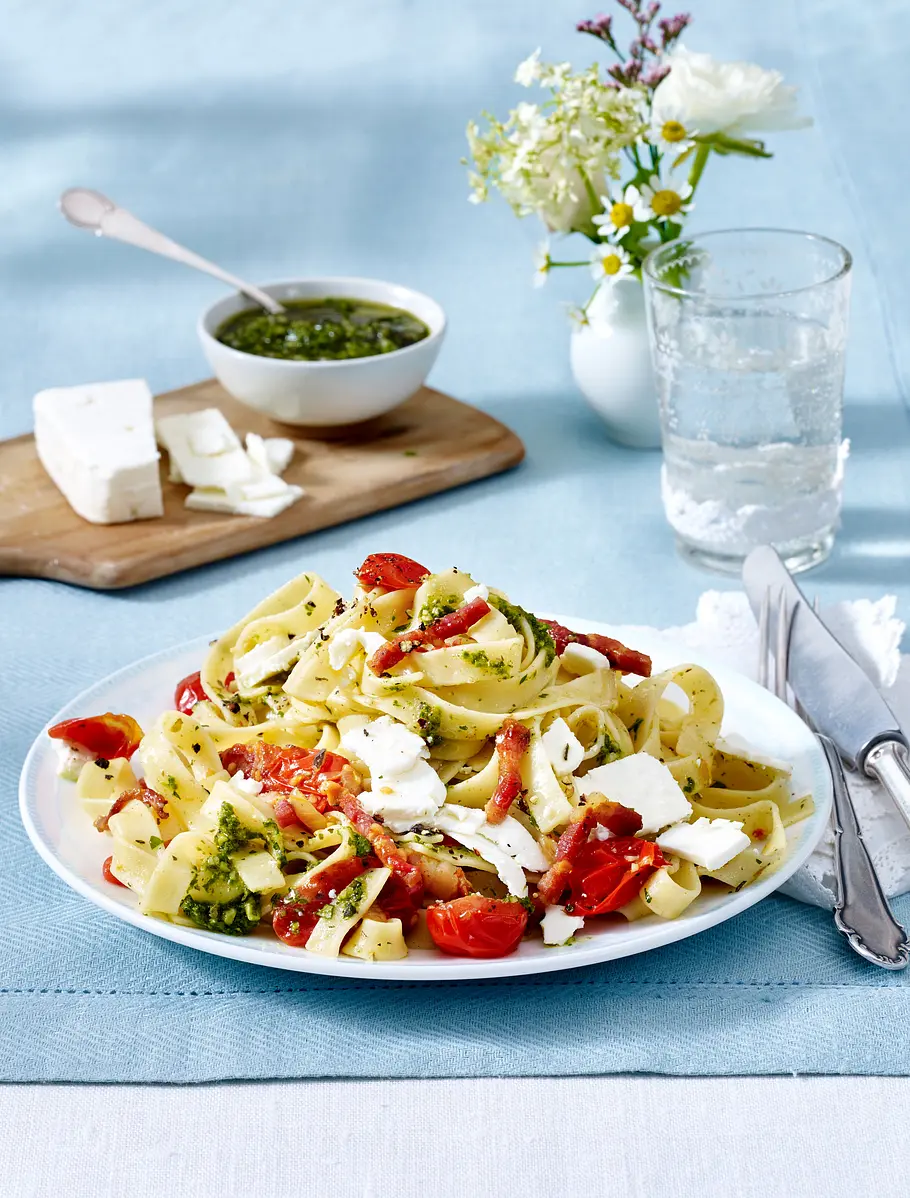 Tagliatelle mit Tomaten und Speck Rezept Tagliatelle mit Tomaten und Speck Rezept