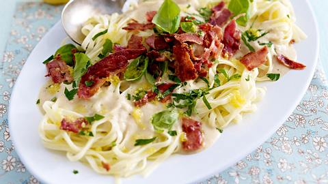 Tagliolini mit Bohnen-Zitronen-Soße und Bacon Rezept - Foto: House of Food / Bauer Food Experts KG