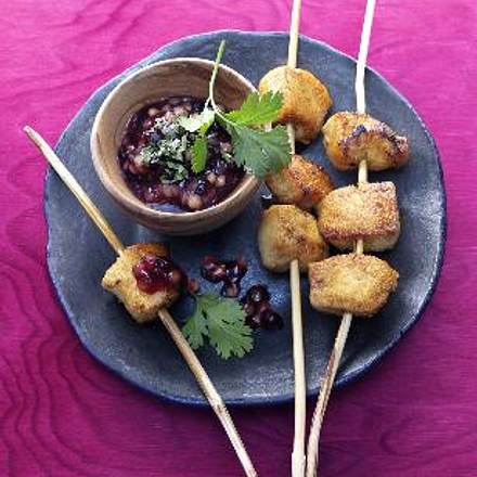 Tandoori-Chicken-Sticks mit Linsen-Blaubeer-Sauce Rezept Tandoori-Chicken-Sticks mit Linsen-Blaubeer-Sauce Rezept