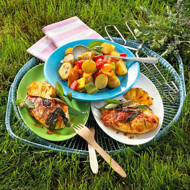 Tandoori-Hähnchen mit Kartoffel-Paprikasalat Rezept Tandoori-Hähnchen mit Kartoffel-Paprikasalat Rezept