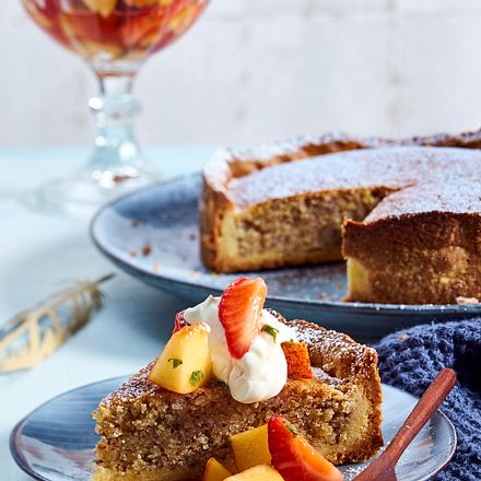 Tapas Menü Mandeltorte mit Obstsalat Rezept