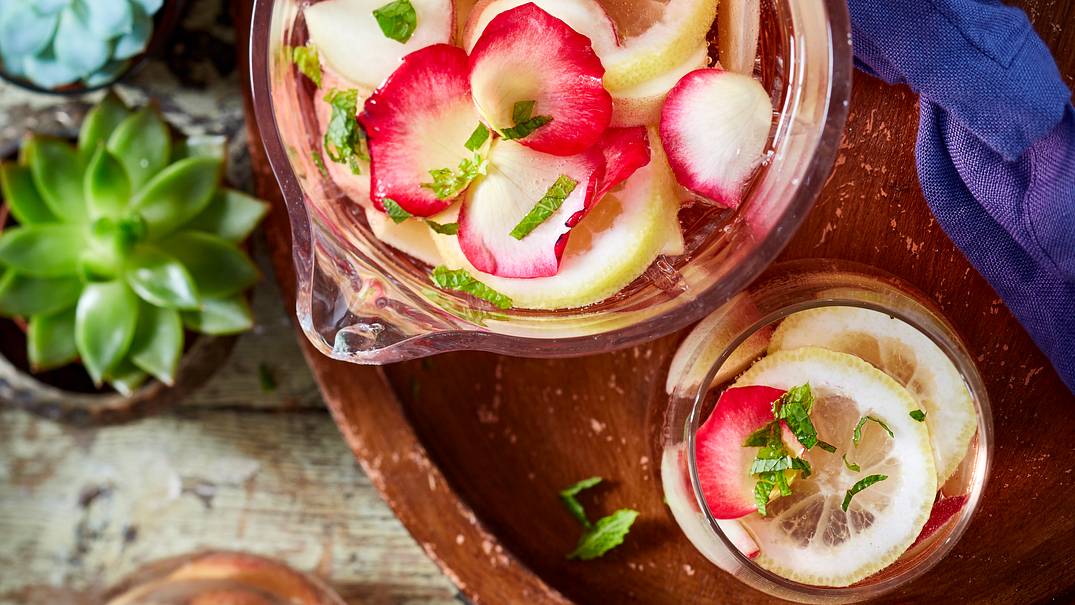 Tapasparty – Sangria rosé Rezept - Foto: LECKER @ Bauer Media Group