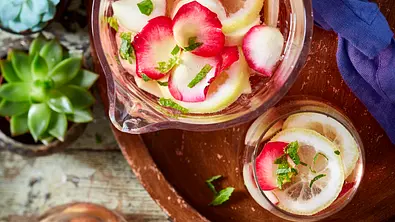 Tapasparty – Sangria rosé Rezept - Foto: LECKER @ Bauer Media Group