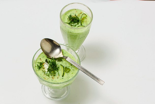 Tarator (Kalte Gurkensuppe mit Joghurt – und vieeeel Knoblauch) Rezept