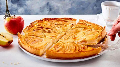 Tarte au Fromage Blanc mit gefächerten Äpfeln Rezept - Foto: House of Food / Bauer Food Experts KG