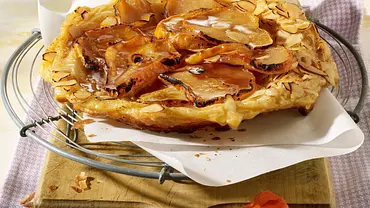 Tarte Tatin mit Birnen und Ahornsirup Rezept - Foto: LECKER @ Bauer Media Group Tarte Tatin mit Birnen und Ahornsirup Rezept - Foto: LECKER @ Bauer Media Group