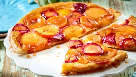 Tarte Tatin mit Steinobst  - Foto: House of Food / Bauer Food Experts KG