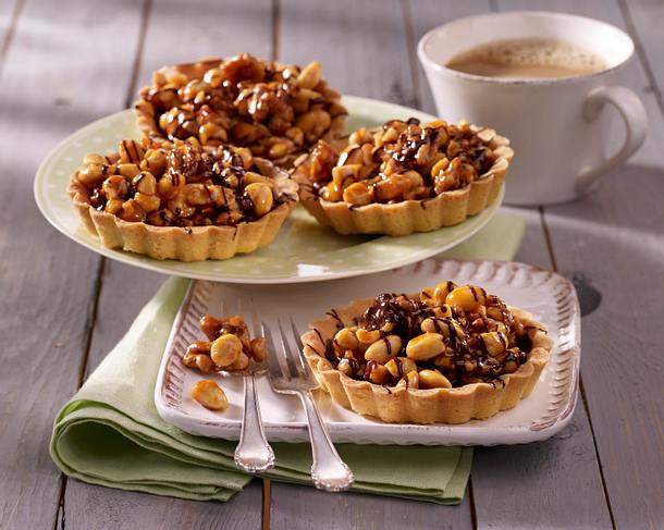 Tarteletts mit Karamell-Nüssen Rezept Tarteletts mit Karamell-Nüssen Rezept