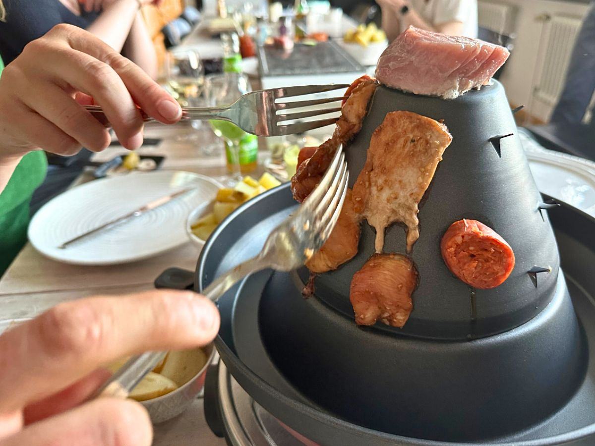 Fleisch grillen mit dem Tatarenhut von Rosenstein & Söhne