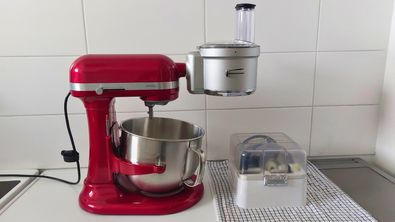 KitchenAid Küchenmaschine mit Food-Processor-Vorsatz - Foto: LECKER @ Bauer Media Group / Nadja Demel