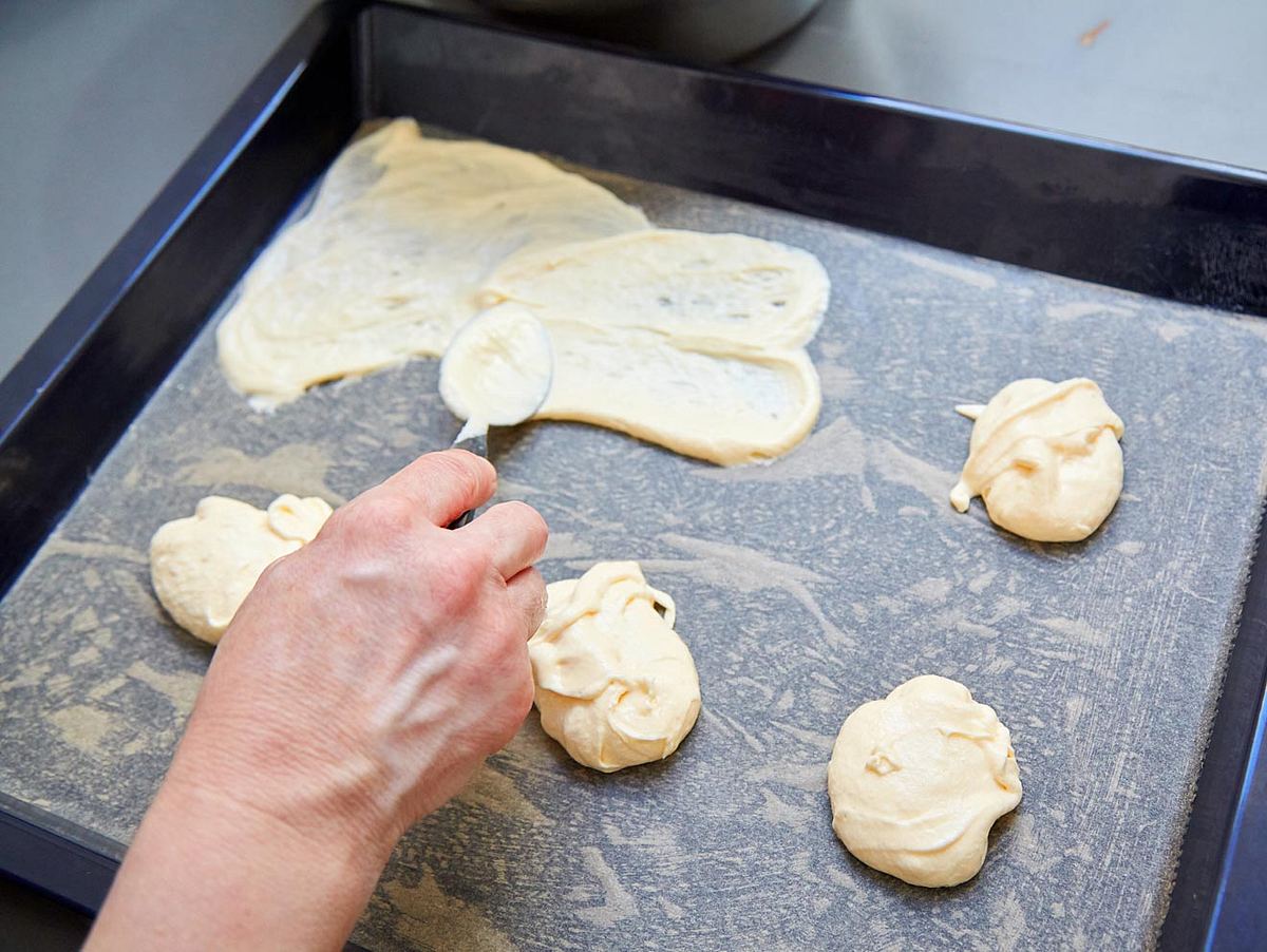 Teig auf Backblech verteilen