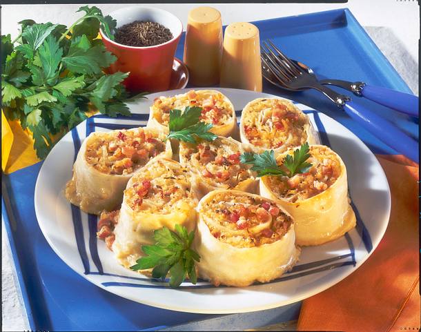 Teigröllchen mit Sauerkraut und Speck Rezept Teigröllchen mit Sauerkraut und Speck Rezept