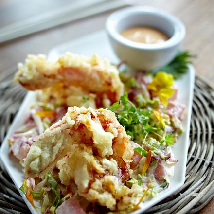 Tempura-Garnelen auf Melonensalat Rezept Tempura-Garnelen auf Melonensalat Rezept