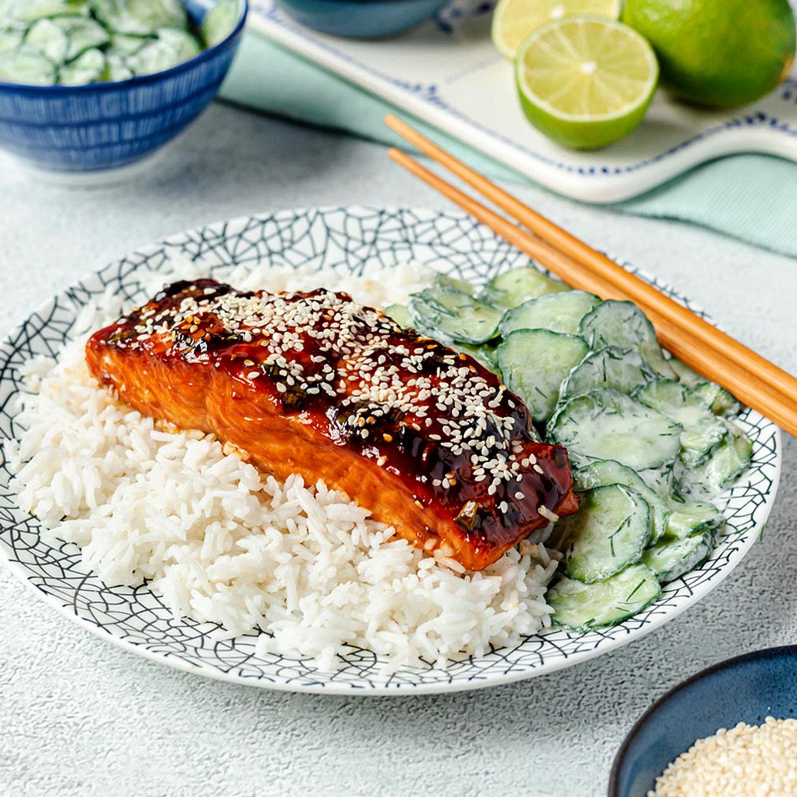 Teriyaki-Lachs mit Basmatireis und Gurkensalat Rezept | LECKER