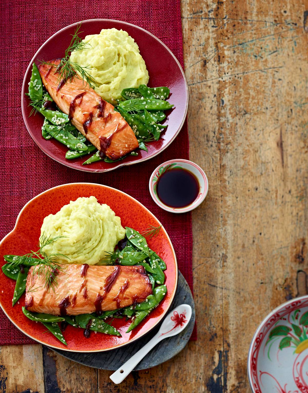 Teriyaki-Lachs mit Wasabi-Kartoffelstampf und Sesam-Zuckerschoten Rezept