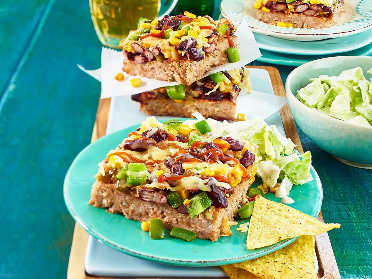 Tex-Mex-Hackbraten vom Blech mit Tortillachips Rezept