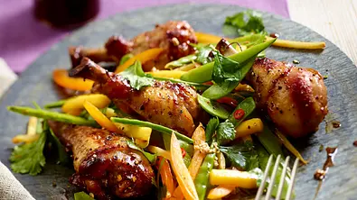 Thai-Chicken-Salat Rezept - Foto: LECKER @ Bauer Media Group