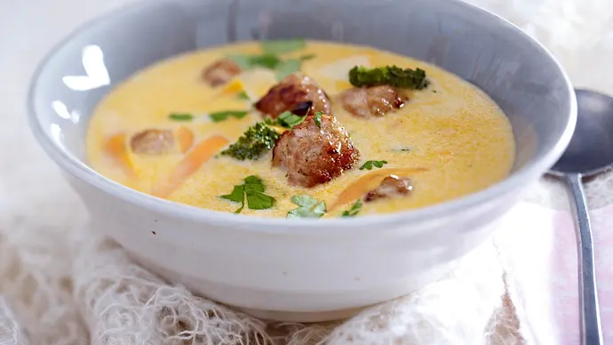 Thai-Curry-Suppe mit Fleischbällchen Rezept - Foto: LECKER @ Bauer Media Group