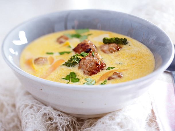 Thai-Currysuppe mit Ingwer-Mettbällchen Rezept Thai-Currysuppe mit Ingwer-Mettbällchen Rezept