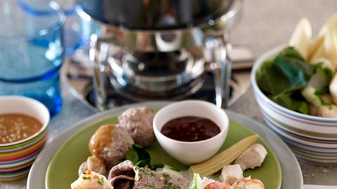 Thai-Fondue mit Fleisch und Fisch Rezept - Foto: House of Food / Bauer Food Experts KG