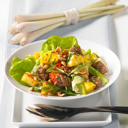 Thai-Salat mit Hack & Zitronengras Rezept