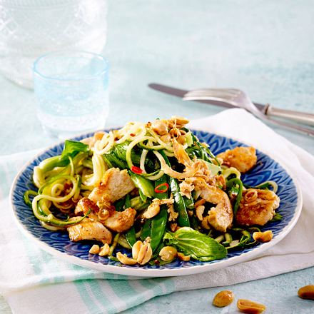 Thai-Zucchinispaghetti mit Hähnchen Rezept Thai-Zucchinispaghetti mit Hähnchen Rezept