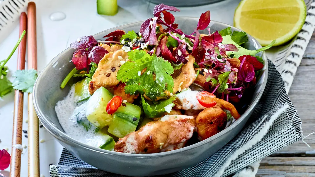 Thailändischer Hähnchensalat Rezept - Foto: LECKER @ Bauer Media Group Thailändischer Hähnchensalat Rezept - Foto: LECKER @ Bauer Media Group