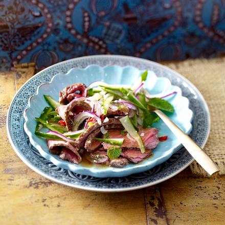 Thailändischer Salat mit Steakstreifen Rezept Thailändischer Salat mit Steakstreifen Rezept