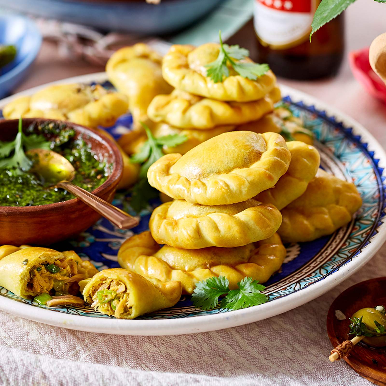 Thunfisch-Empanadas mit Mojo verde-image