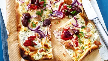 Thunfisch-Flammkuchen Rezept - Foto: LECKER @ Bauer Media Group