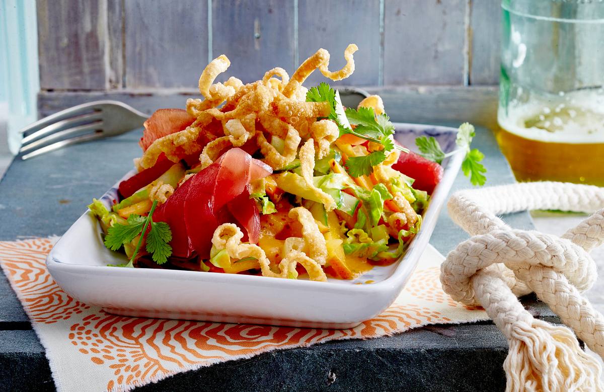 Thunfisch-Kakifrucht-Salat mit Wan Tan Rezept