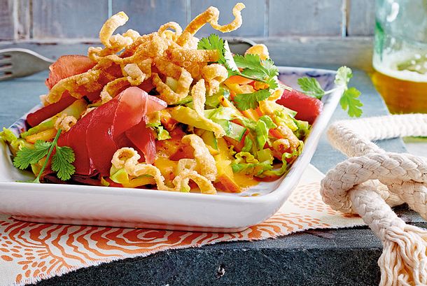 Thunfisch-Kakifrucht-Salat mit Wan Tan Rezept
