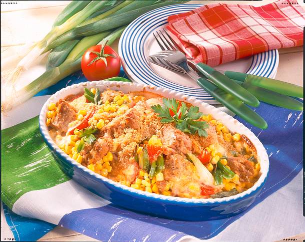 Thunfisch-Mais-Auflauf mit goldgelber Kruste Rezept Thunfisch-Mais-Auflauf mit goldgelber Kruste Rezept