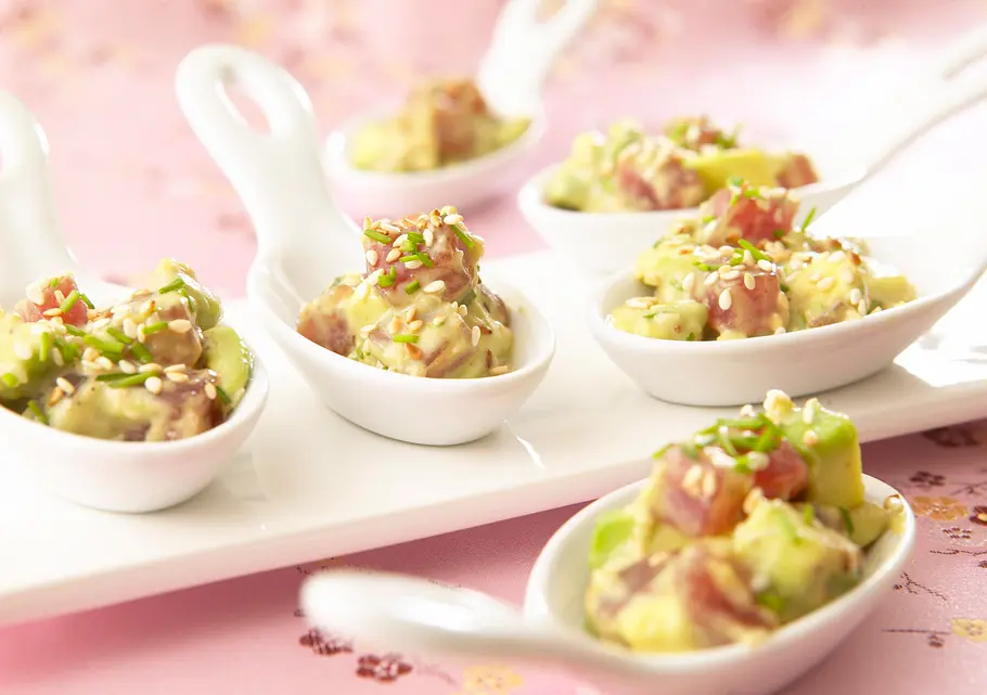 Thunfisch-Sashimi mit Avocado Rezept Thunfisch-Sashimi mit Avocado Rezept