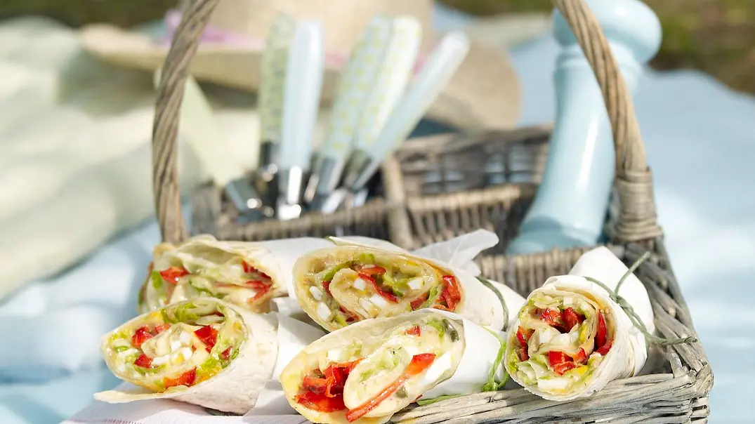 Thunfisch-Wrap Rezept - Foto: LECKER @ Bauer Media Group Thunfisch-Wrap Rezept - Foto: LECKER @ Bauer Media Group