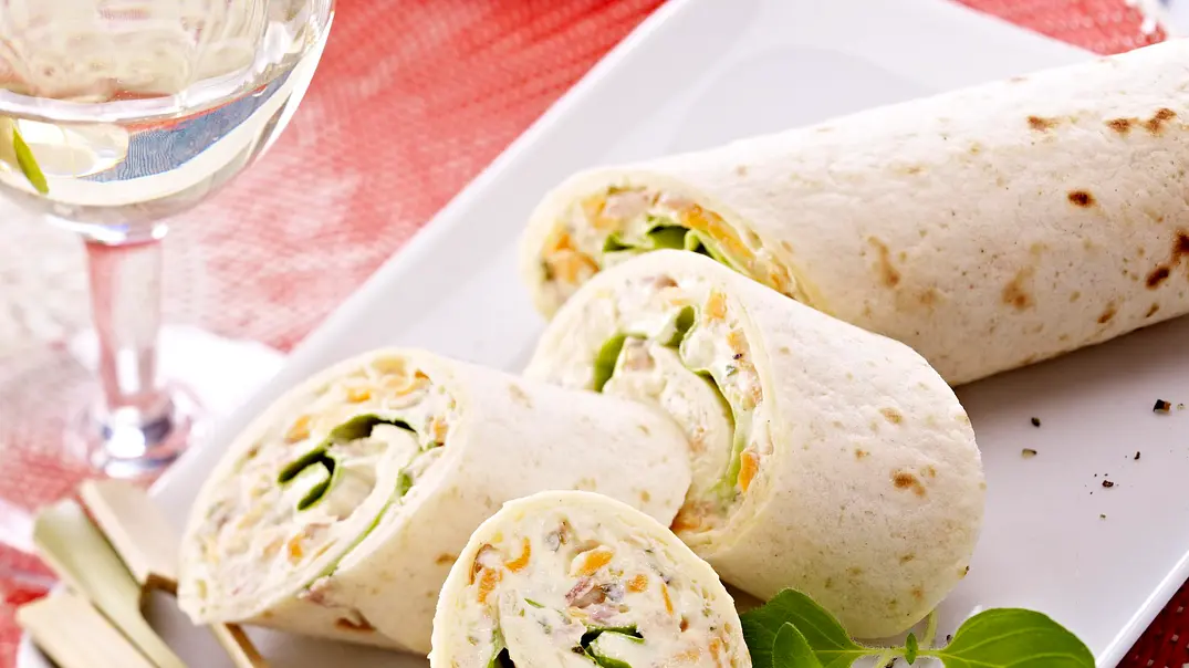 Thunfisch-Wraps Rezept - Foto: LECKER @ Bauer Media Group Thunfisch-Wraps Rezept - Foto: LECKER @ Bauer Media Group