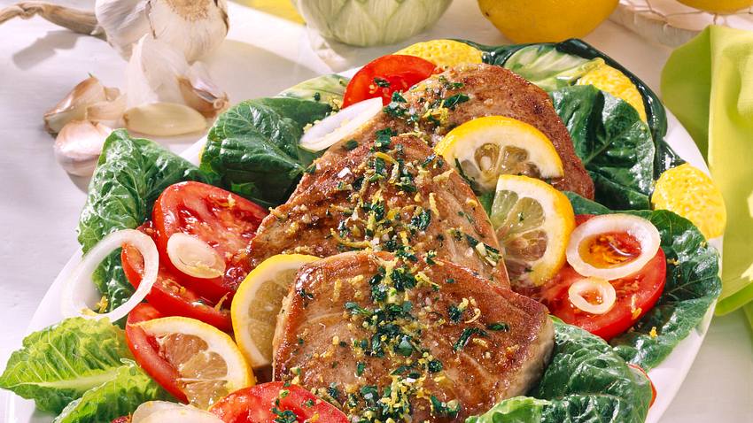 Thunfischsteaks auf knackigem Salat Rezept - Foto: House of Food / Bauer Food Experts KG