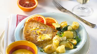 Thunfischsteaks mit Sauce Maltaise Rezept - Foto: LECKER @ Bauer Media Group