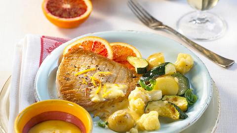 Thunfischsteaks mit Sauce Maltaise Rezept - Foto: House of Food / Bauer Food Experts KG