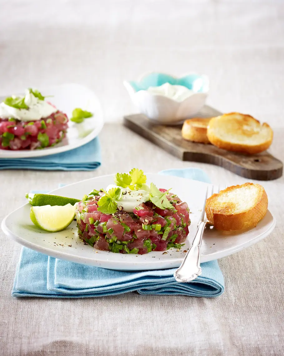 Thunfischtatar mit Joghurtdip Rezept