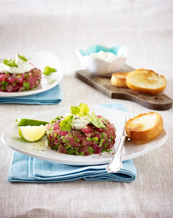Thunfischtatar mit Joghurtdip Rezept | LECKER Thunfischtatar mit Joghurtdip Rezept | LECKER