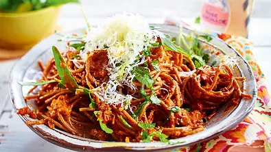 „TI Amo“-Spaghetti mit Paprika-Nuss-Kuss Rezept - Foto: LECKER @ Bauer Media Group