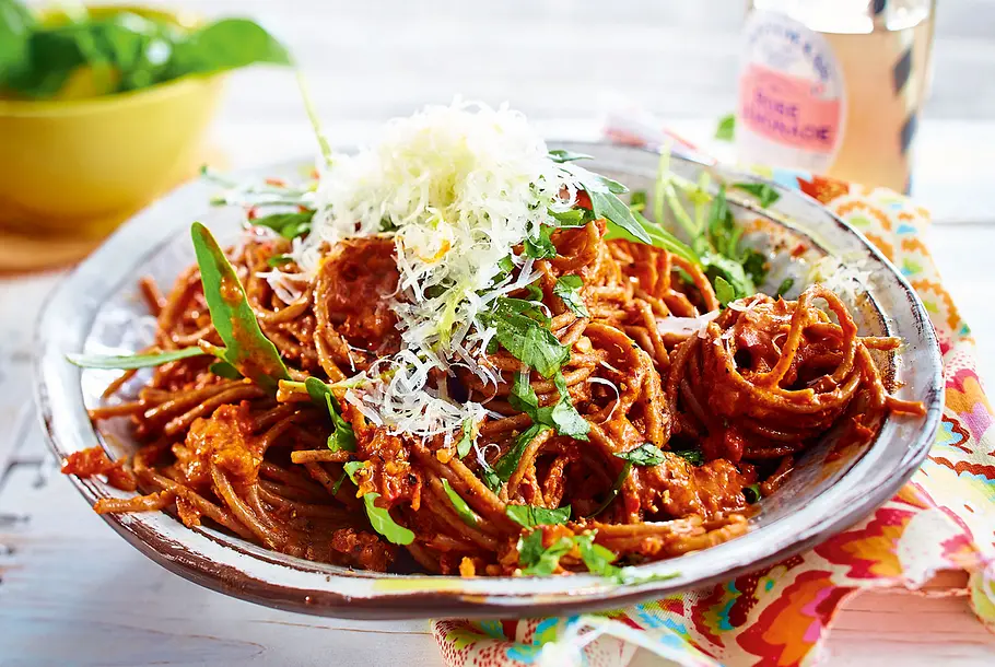 „TI Amo“-Spaghetti mit Paprika-Nuss-Kuss Rezept „TI Amo“-Spaghetti mit Paprika-Nuss-Kuss Rezept