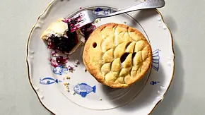 Tiefseetauglicher Blaubeer-Pie Rezept - Foto: LECKER @ Bauer Media Group