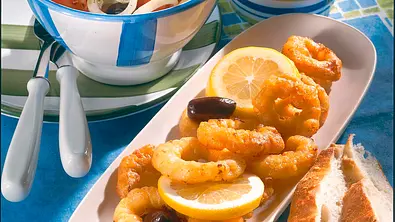 Tintenfischringe mit Salat Rezept - Foto: LECKER @ Bauer Media Group