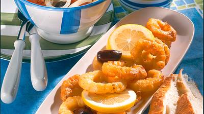 Tintenfischringe mit Salat Rezept - Foto: House of Food / Bauer Food Experts KG
