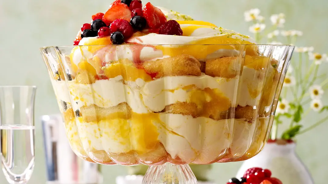 Tiramisu al limone mit Beeren Rezept - Foto: LECKER @ Bauer Media Group