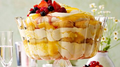 Tiramisu al limone mit Beeren Rezept - Foto: House of Food / Bauer Food Experts KG